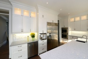 The kitchen features crown moulding throughout.